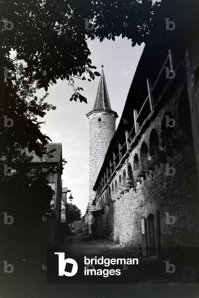A part of the city wall with a tower in Rothenburg ob der Tauber, Germany 1930s (b/w photo)