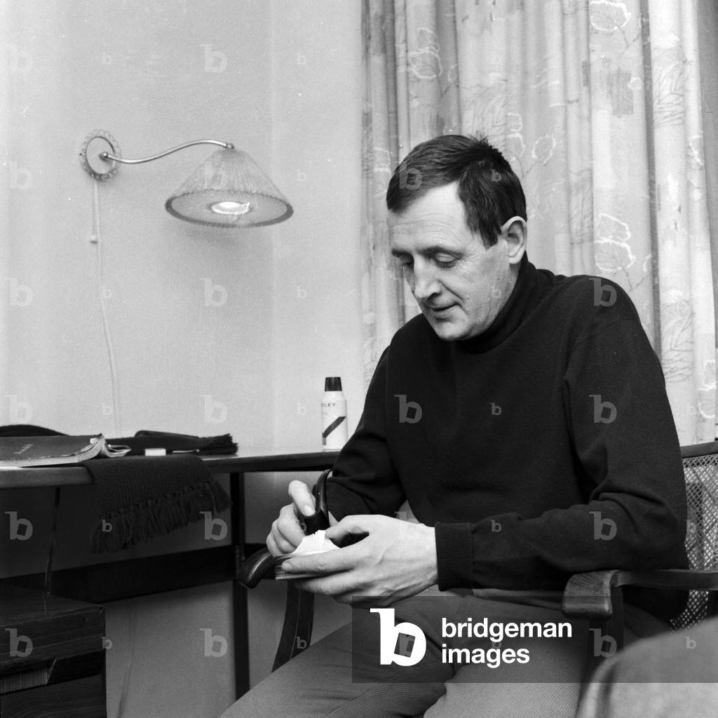 German screenwriter and journalis Wolfgang Menge preparing his pipe, mid 1960s