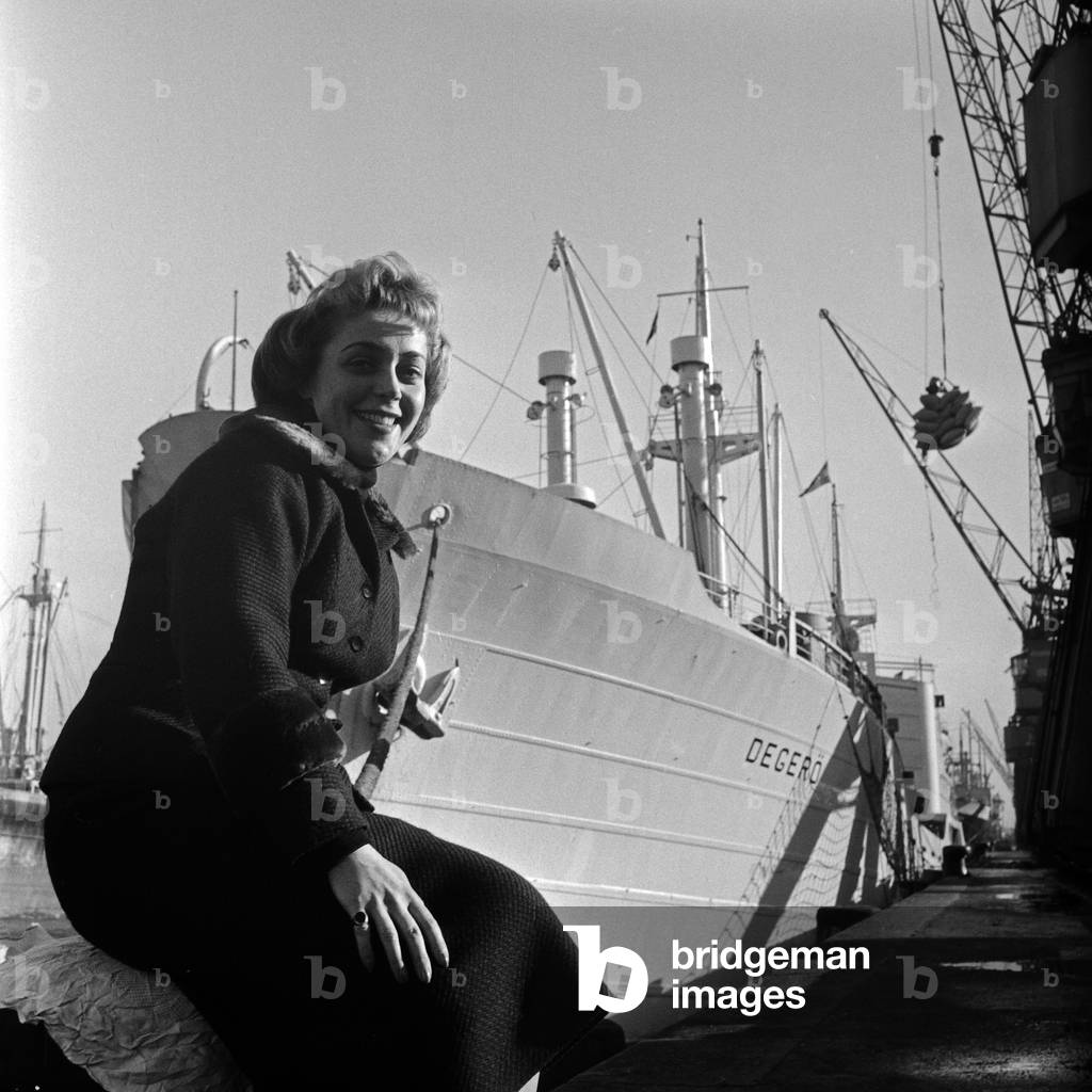 Austrian jazz and Schlager singer Ernie Bieler doing a promotional photo shooting at Hamburg harbor, Germany 1950s