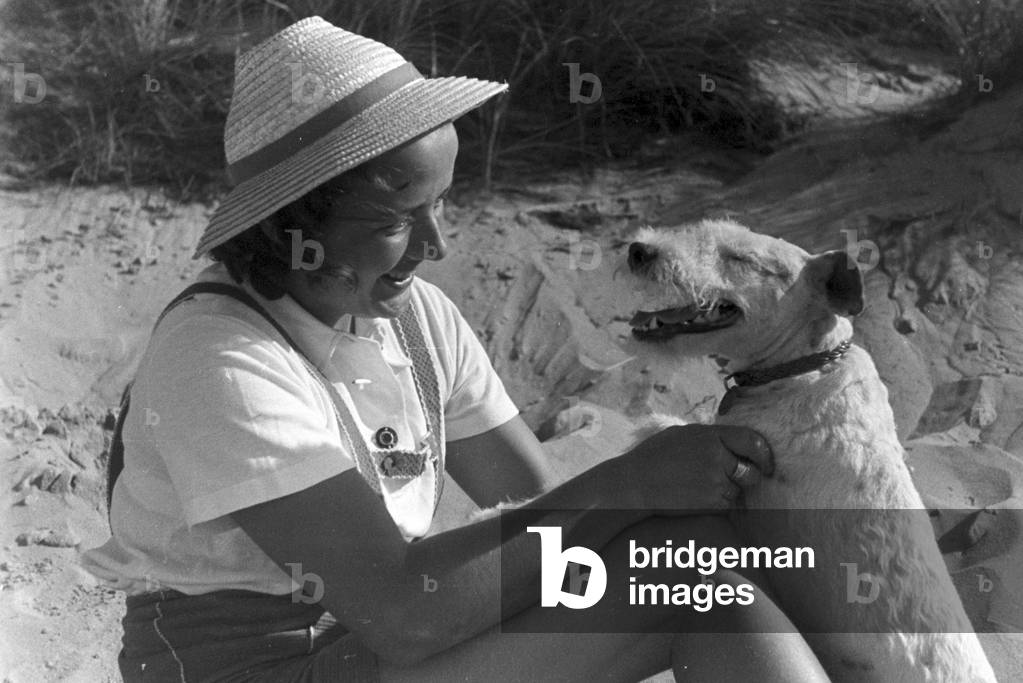 Vacation at the Baltic Sea, Germany 1930s (b/w photo)