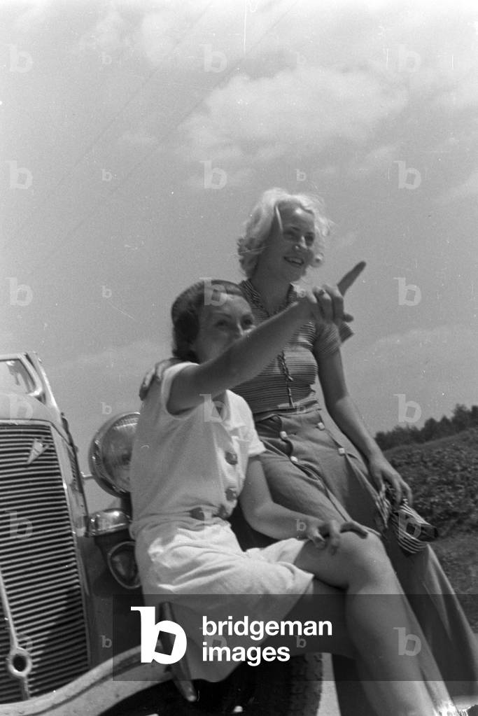 A trip to the Bohemian Forest with the Ford V8, Germany 1930s (b/w photo)