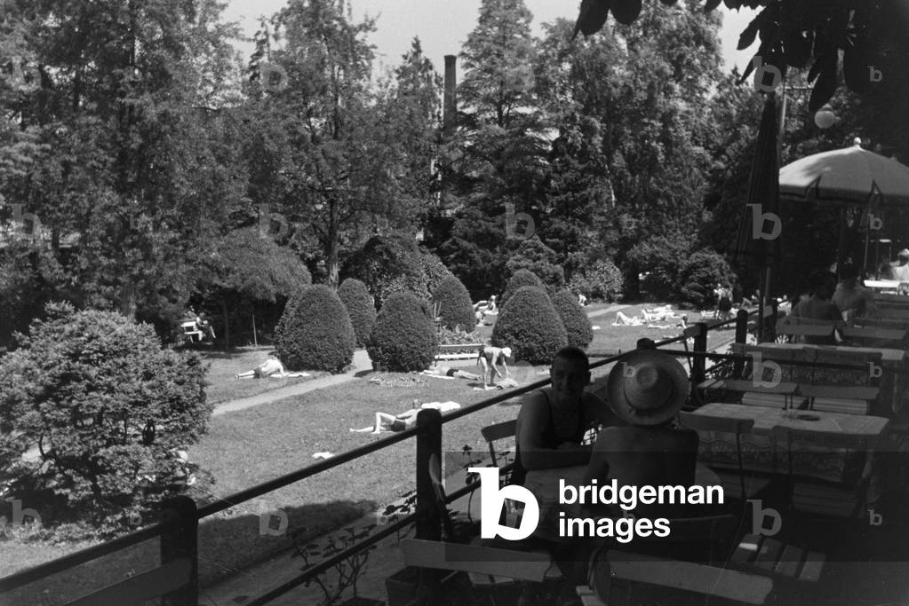 Bathers in an open air bath in Stuttgart, Germany 1930s (b/w photo)