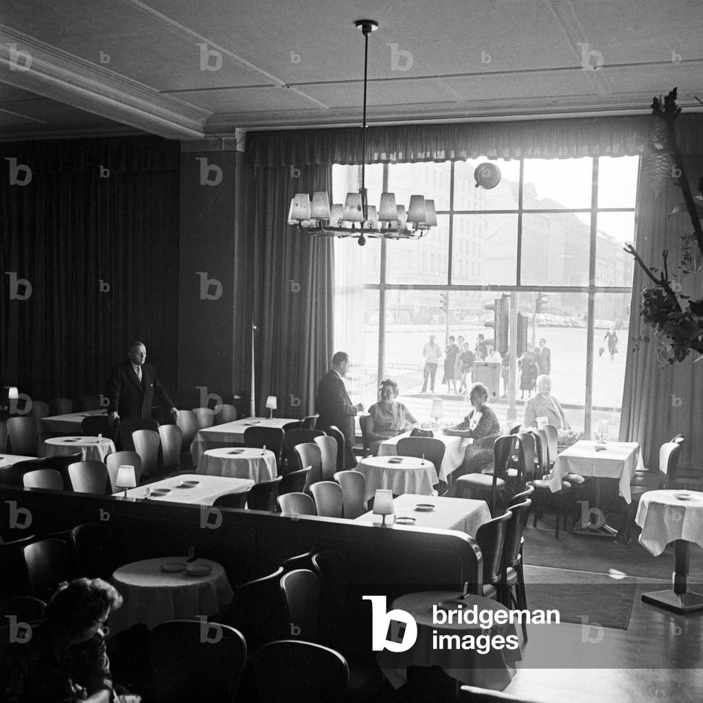 Bodega restaurant of cabaret and vaudeville theatre 