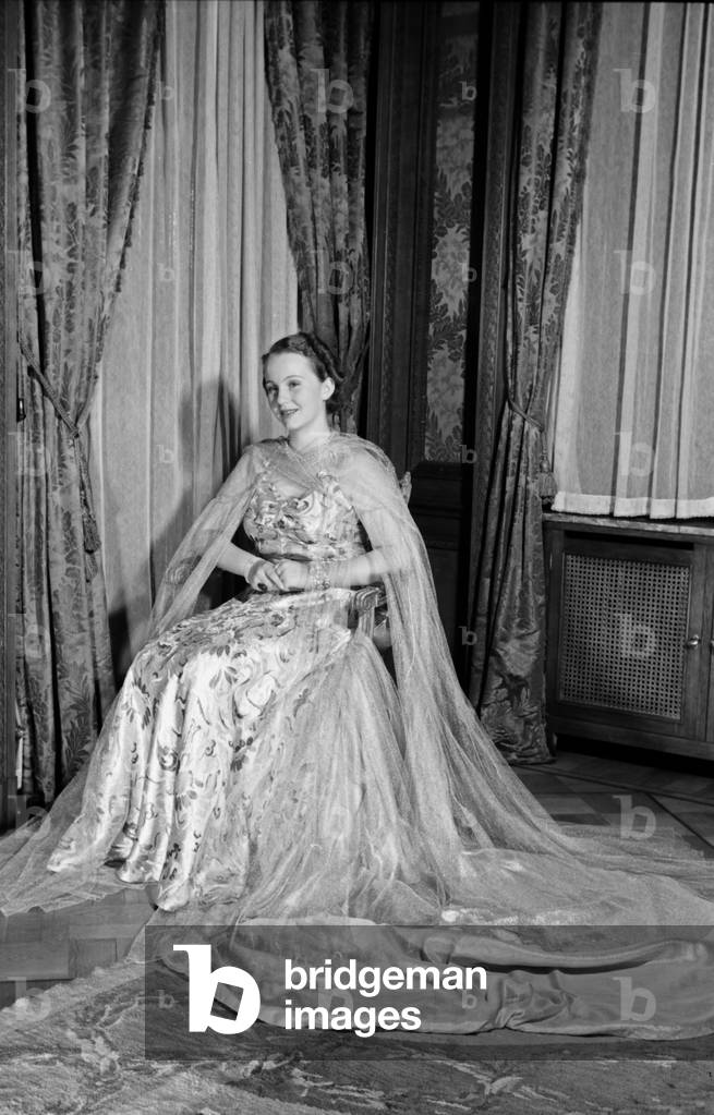 The princess of carnival in Mainz 1938, on the occasion of the 100th anniversary of the leading local carnival association (b/w photo)