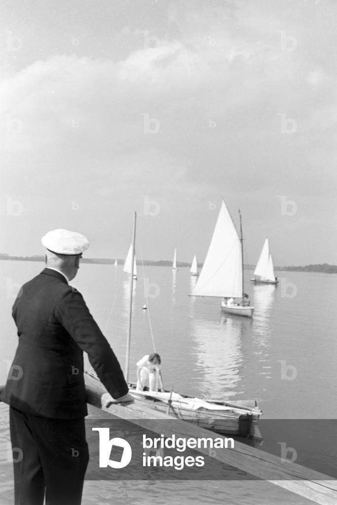 Sailing lessons on the Chiemsee, Germany 1930s (b/w photo)