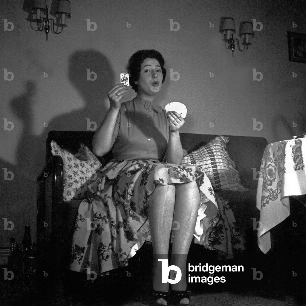 German schlager singer Renee Franke with a deck of cards, Hamburg 1956