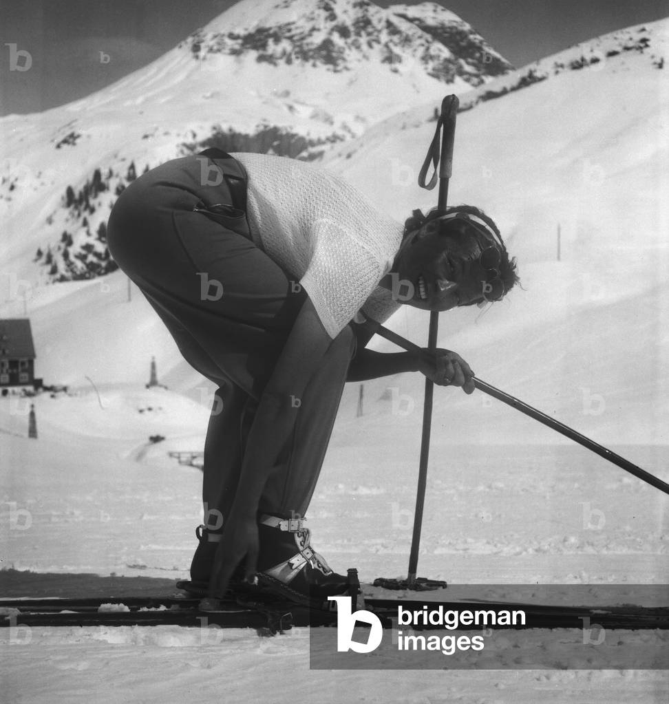 Winter vacation at the Arlberg area, Austria 1930s (b/w photo)
