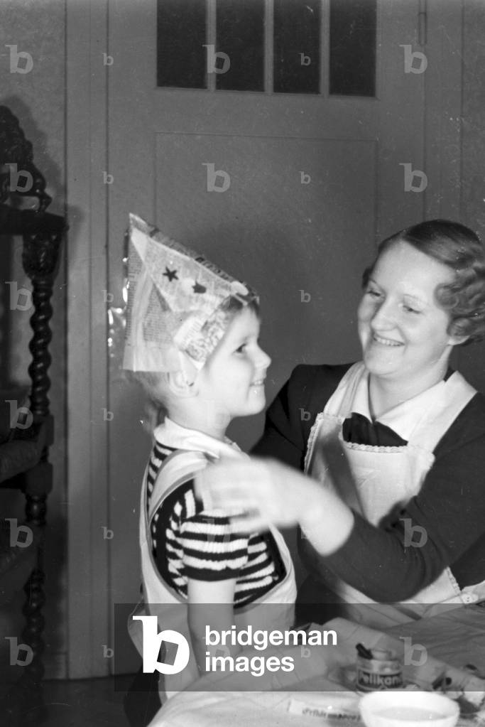 Scenes from everyday life of a family in Stuttgart, Germany 1930s (b/w photo)