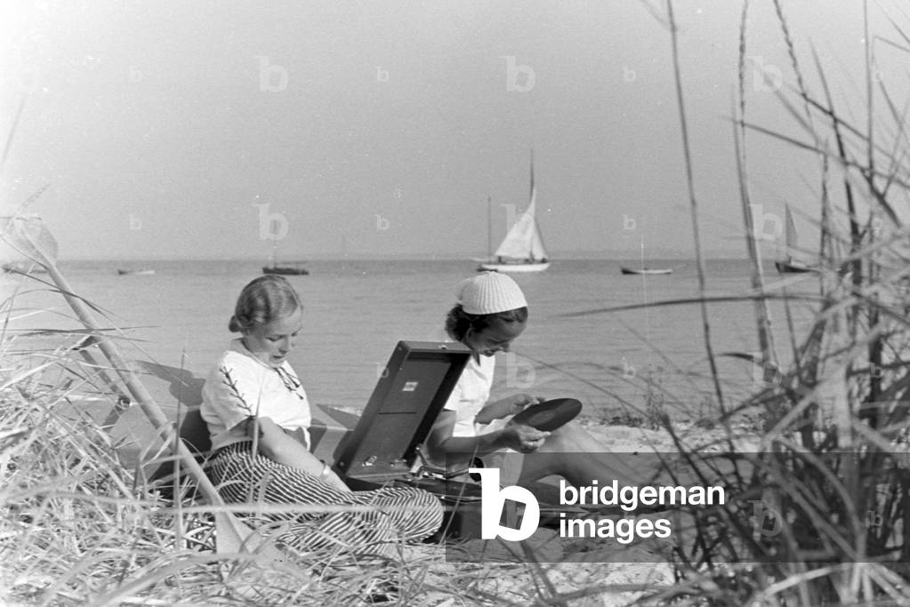 Vacation at the Baltic Sea, Germany 1930s (b/w photo)