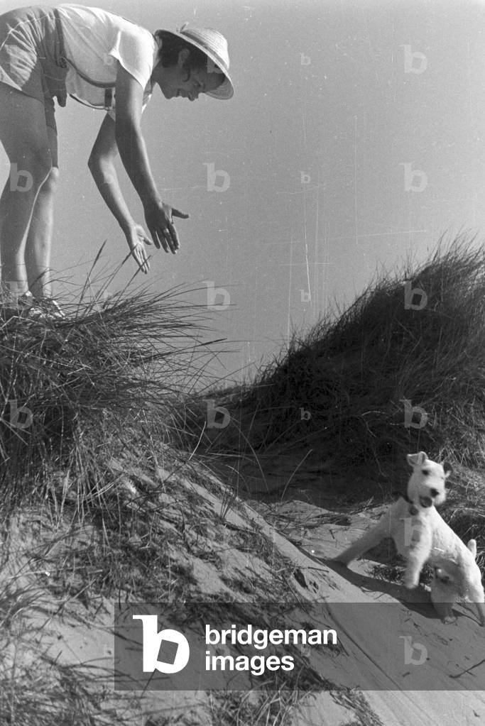 Vacation at the Baltic Sea, Germany 1930s (b/w photo)