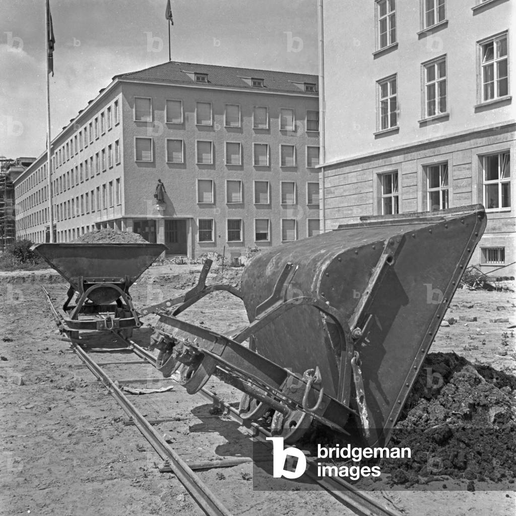 Redesigning Berlin - administrative building of Union AG at Fehrbelliner Platz square, Germany 1940 (b/w photo)