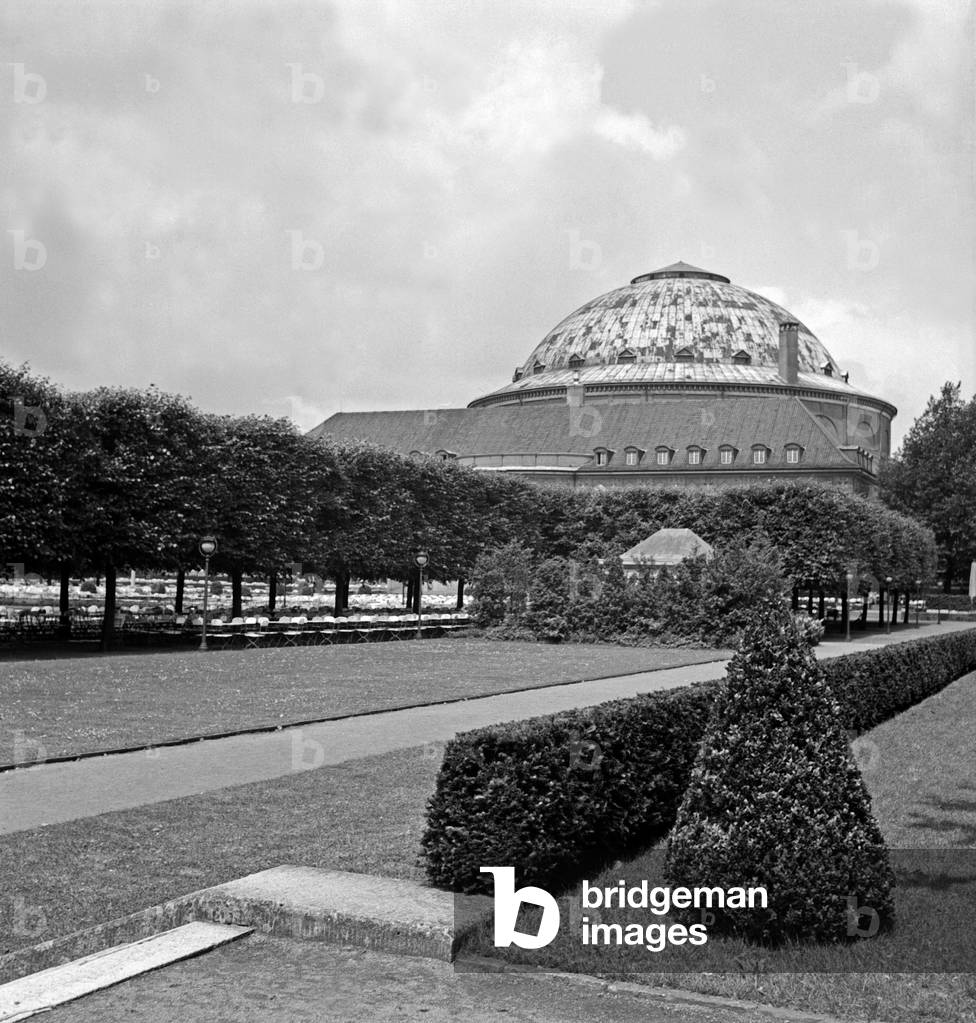 View to the dome hall of the Stadthalle hall at Hanover, Germany 1930s (b/w photo)