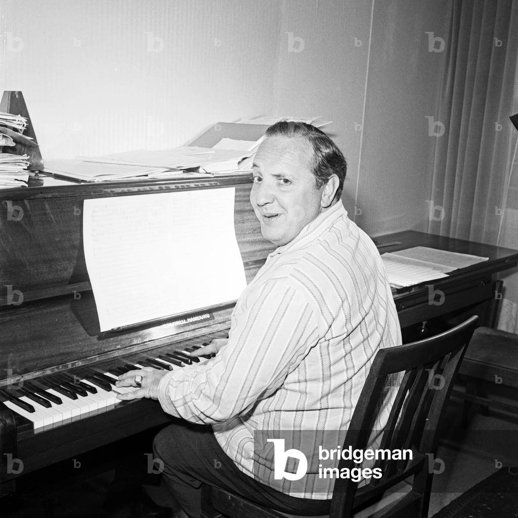 Musician and composer Karl Heinz Loges is responsible for all the music of German TV satire show 