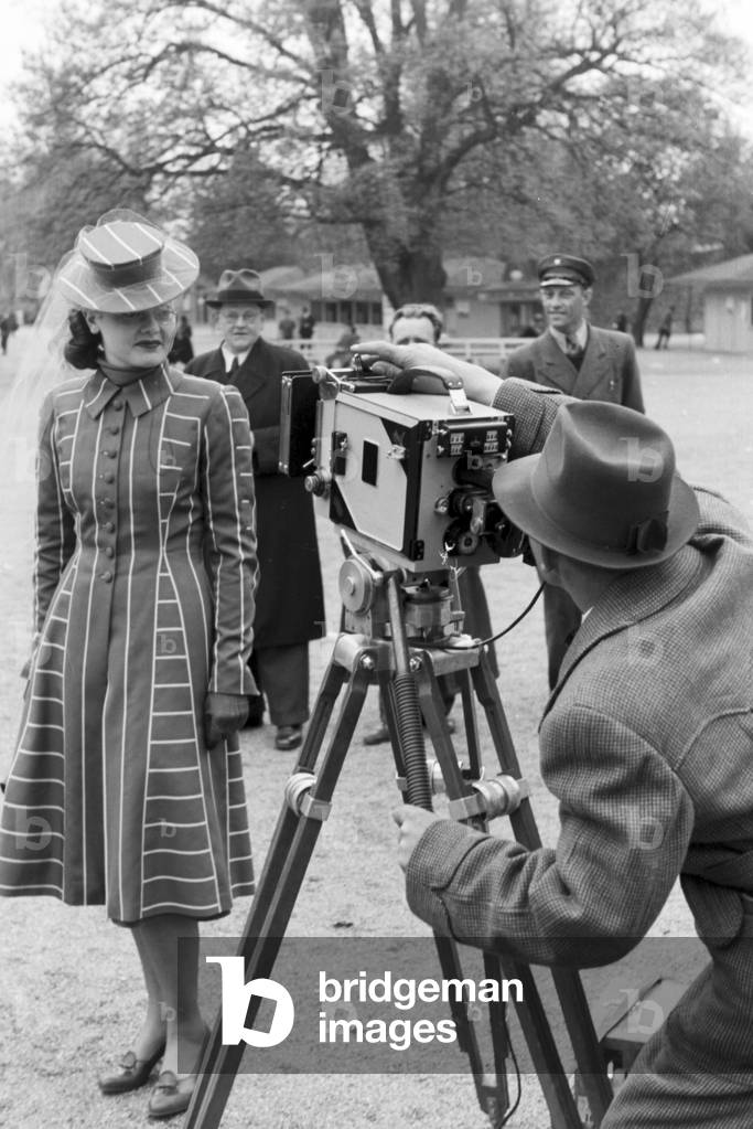 Spectators at the Moderennen horse race in Berlin, Germany 1930s (b/w photo)