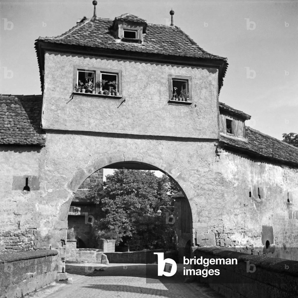 Archway at Rothenburg ob der Tauber, Germany 1930s (b/w photo)