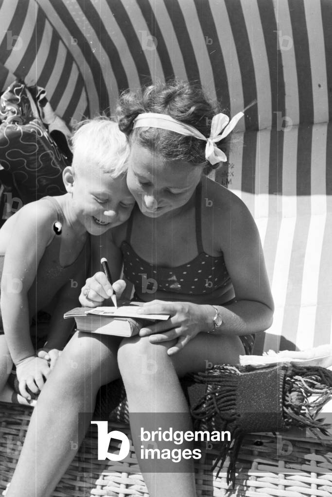 Vacations on Westerland, Germany 1930s (b/w photo)