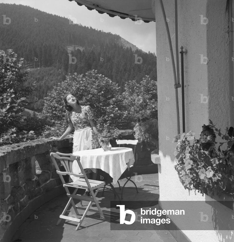 German actress Evelyn von Schoening at the spa resort Villa Sommerberg at Bad Rippoldsau in the Black Forest, Germany 1930s (b/w photo)