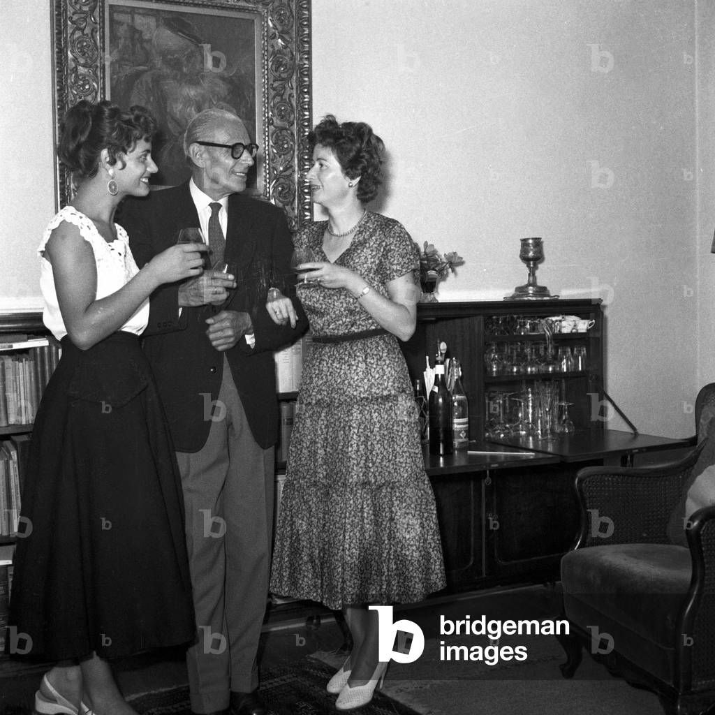 German Schlager singer Margot Eskens having some drinks with her parents, Germany 1955