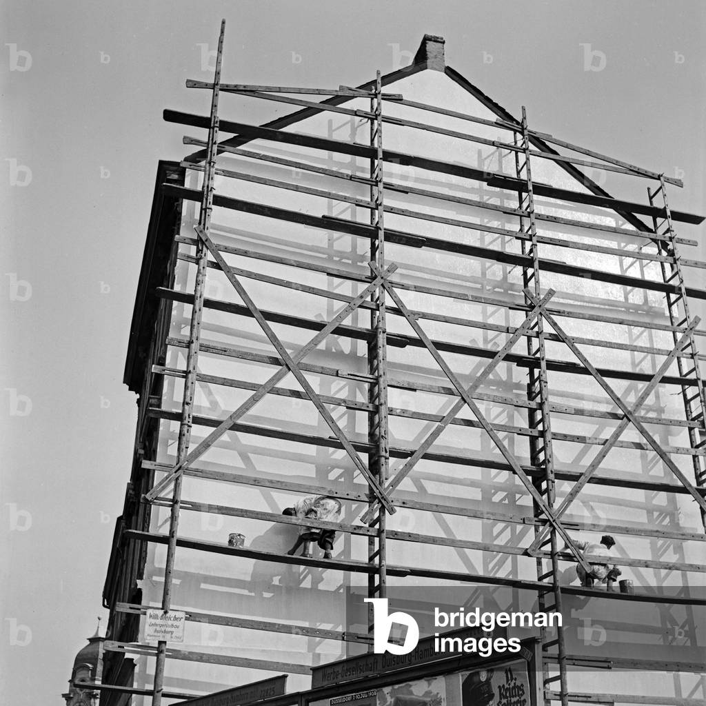 Paintwork at a house at Duisburg, Germany 1930s (b/w photo)