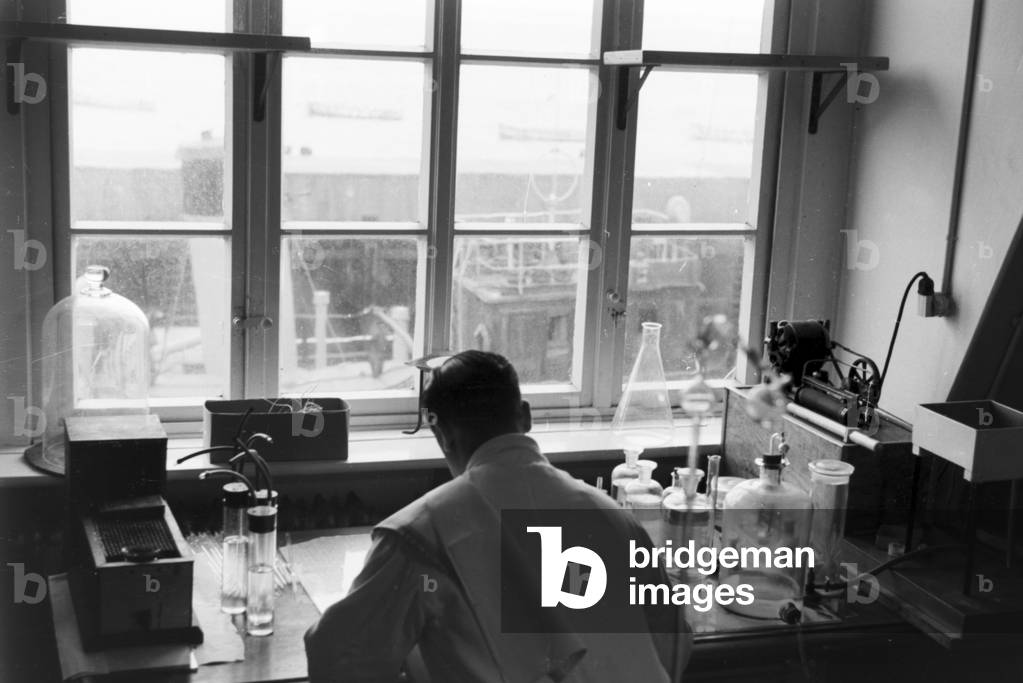 Scientific research in the German Bight, Germany 1930s (b/w photo)