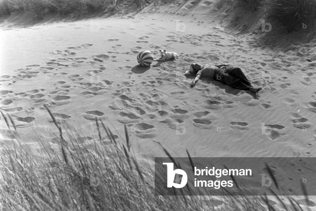 Vacation at the Baltic Sea, Germany 1930s (b/w photo)