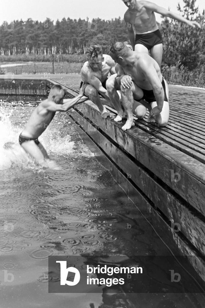 Swimming competition at the sports club at Belzig in Brandenburg, Germany 1930s (b/w photo)