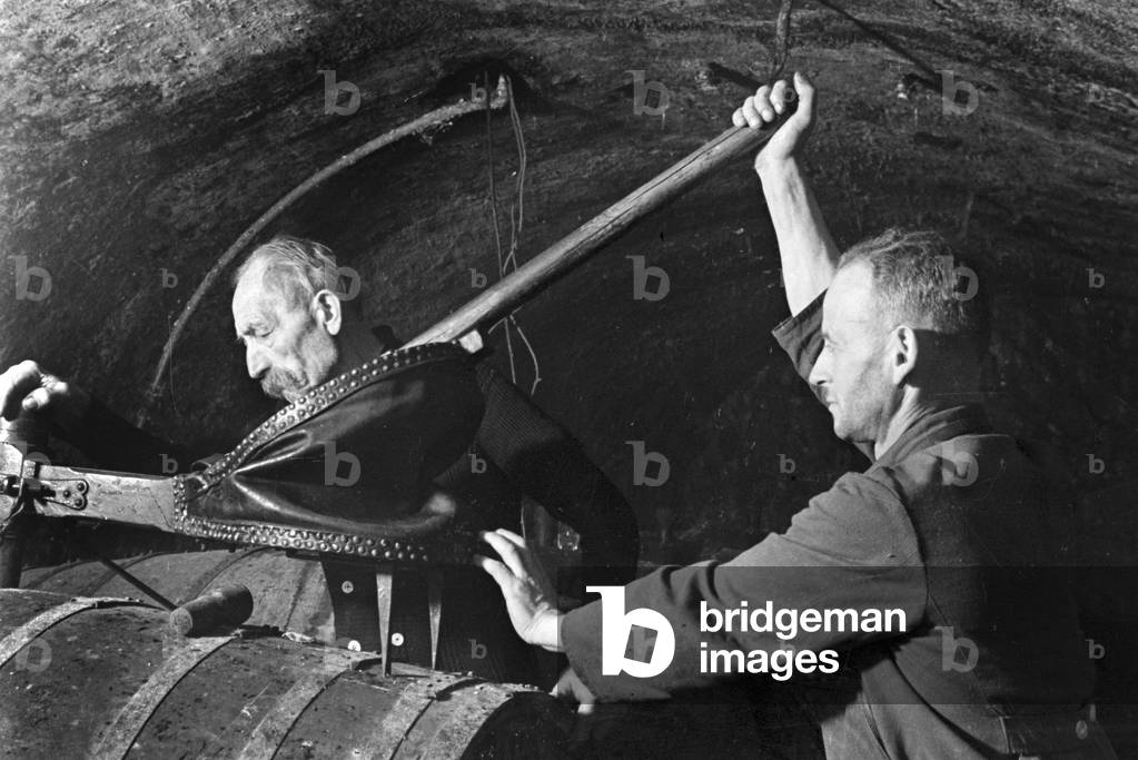 Two winegrowers at work at the wine cellar, Germany 1930s (b/w photo)
