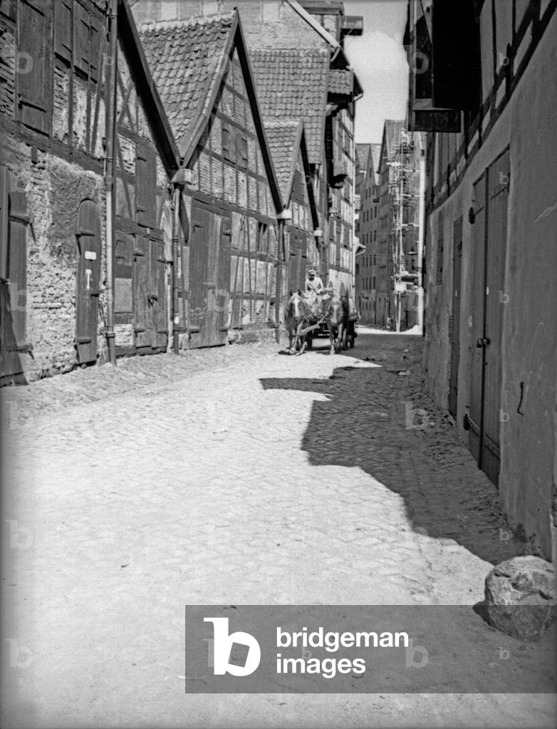 A little lane at the Koenigsberg loading quay Lastadie, East Prussia, 1930s (b/w photo)