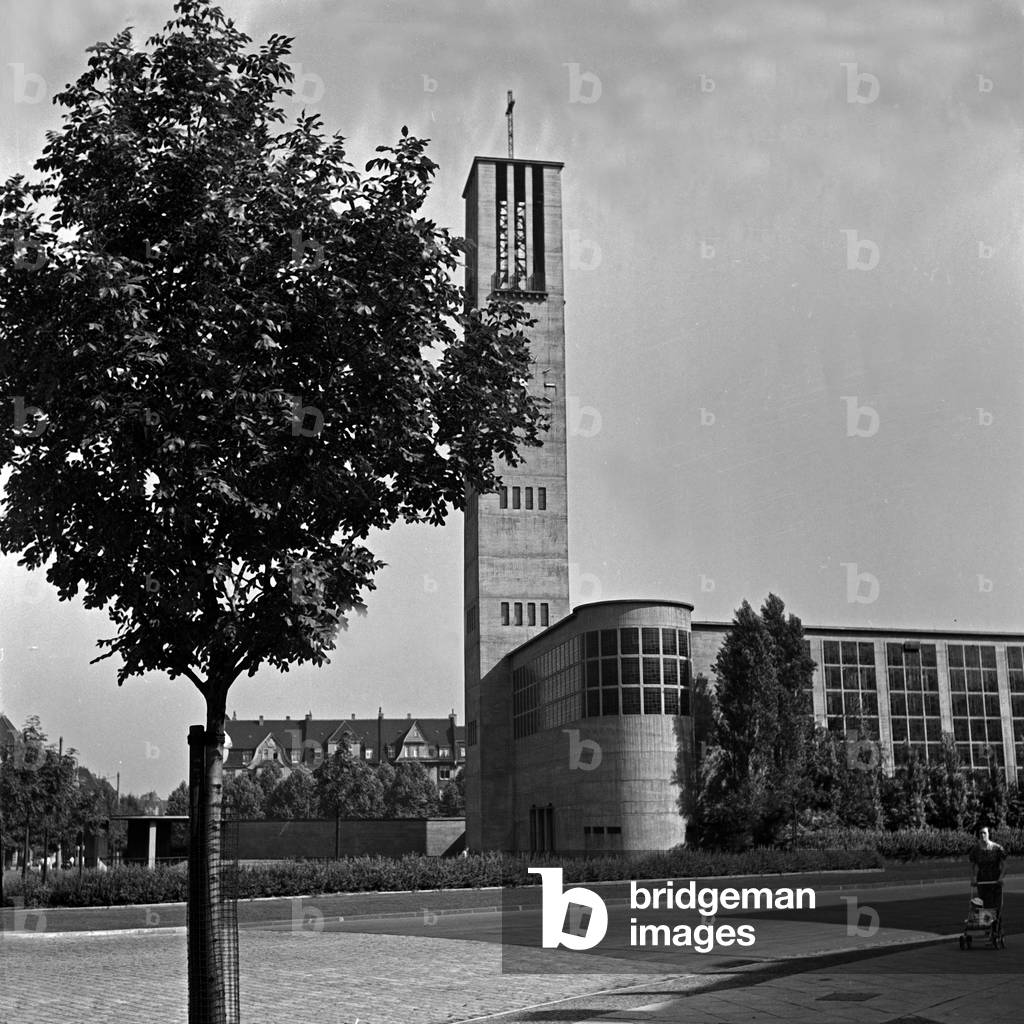St Nicolas' church at Dortmund, Germany 1930s (b/w photo)