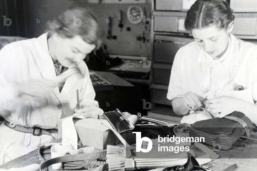 Women punchinging different leather goods, Germany 1930s (b/w photo)