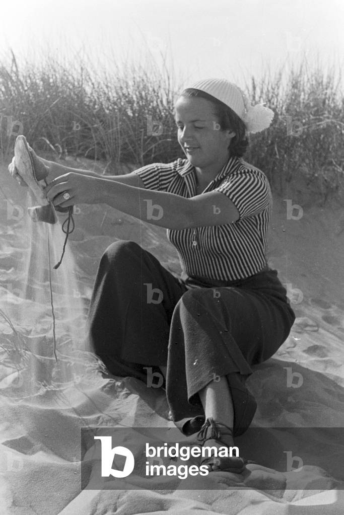Vacation at the Baltic Sea, Germany 1930s (b/w photo)