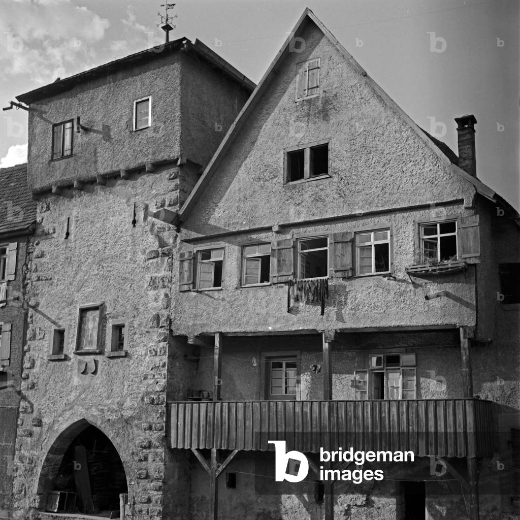 Old city houses at the town of Horb at river Neckar, Germany 1930s (b/w photo)