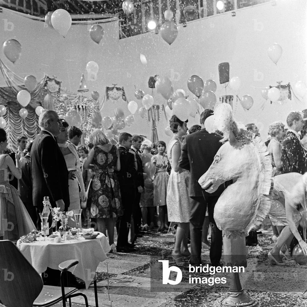 The great entertainment show on New Year's Eve 1961/62 of Norddeutscher Rundfunk TV and radio station, Germany 1960s