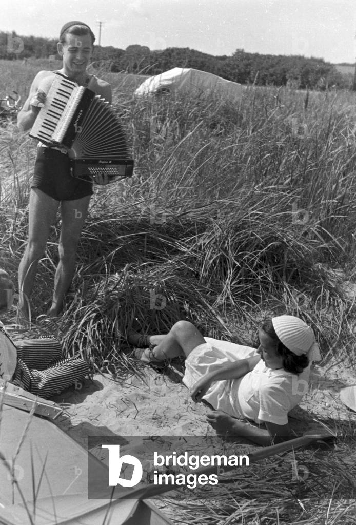 Vacation at the Baltic Sea, Germany 1930s (b/w photo)