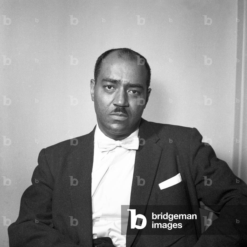 US-American opera singer Lawrence Winters at Polydor records, Hamburg 1954