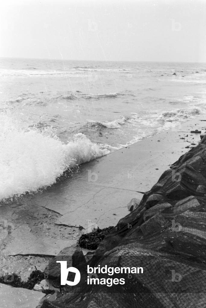 Summer vacations on the Baltic Sea, Germany 1930s (b/w photo)