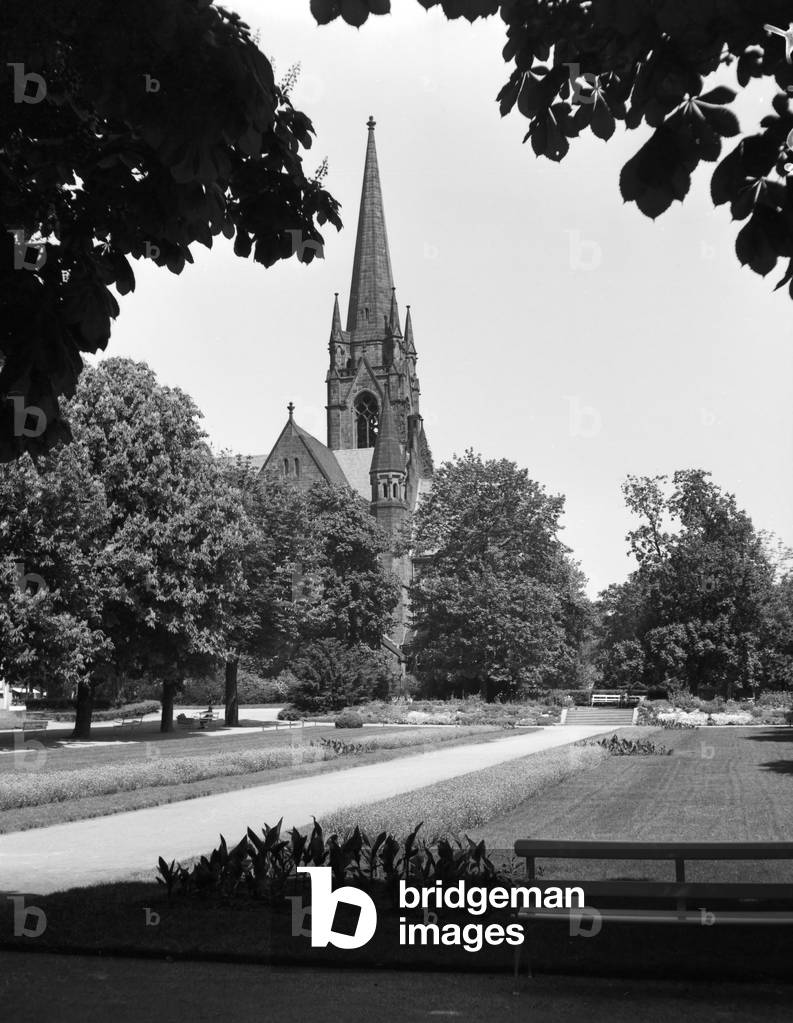 At spa resort Bad Nauheim, Germany 1930s (b/w photo)