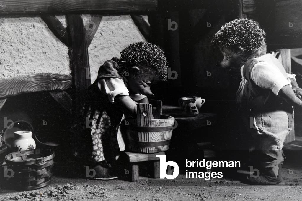 Shooting on the set of the puppet movie The race between the Rabbit an the Hedgehog with the character Mecki, produced and directed by the Diehl brothers, Germany 1930s (b/w photo)