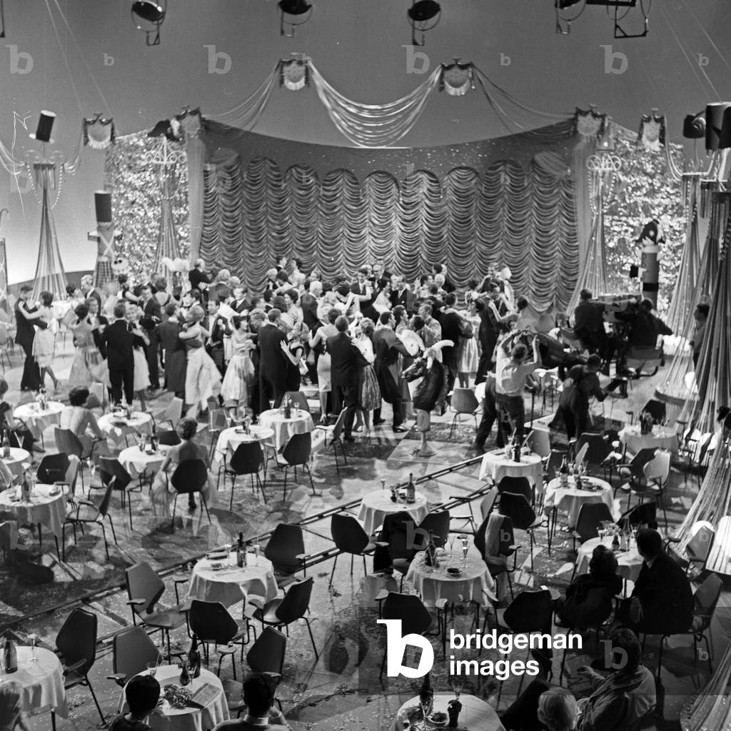 The great entertainment show on New Year's Eve 1961/62 of Norddeutscher Rundfunk TV and radio station, Germany 1960s