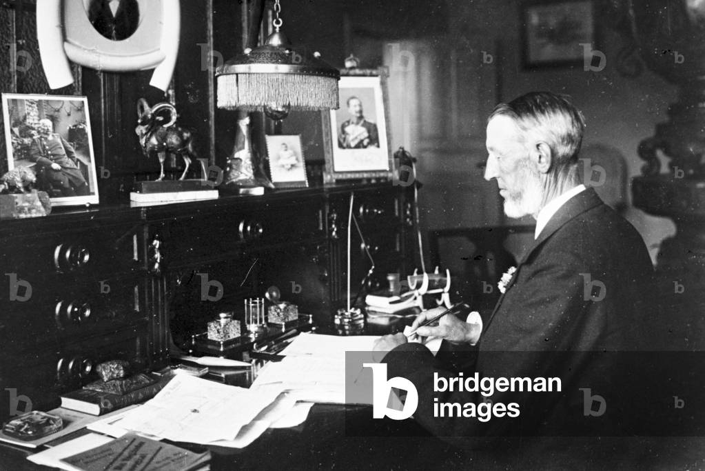 The German animal merchant and zoo director Carl Hagenbeck, Germany 1930s (b/w photo)