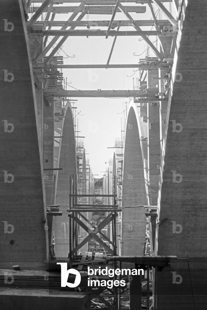 Construction of the motorway bridge near Stuttgart, Germany 1930s (b/w photo)