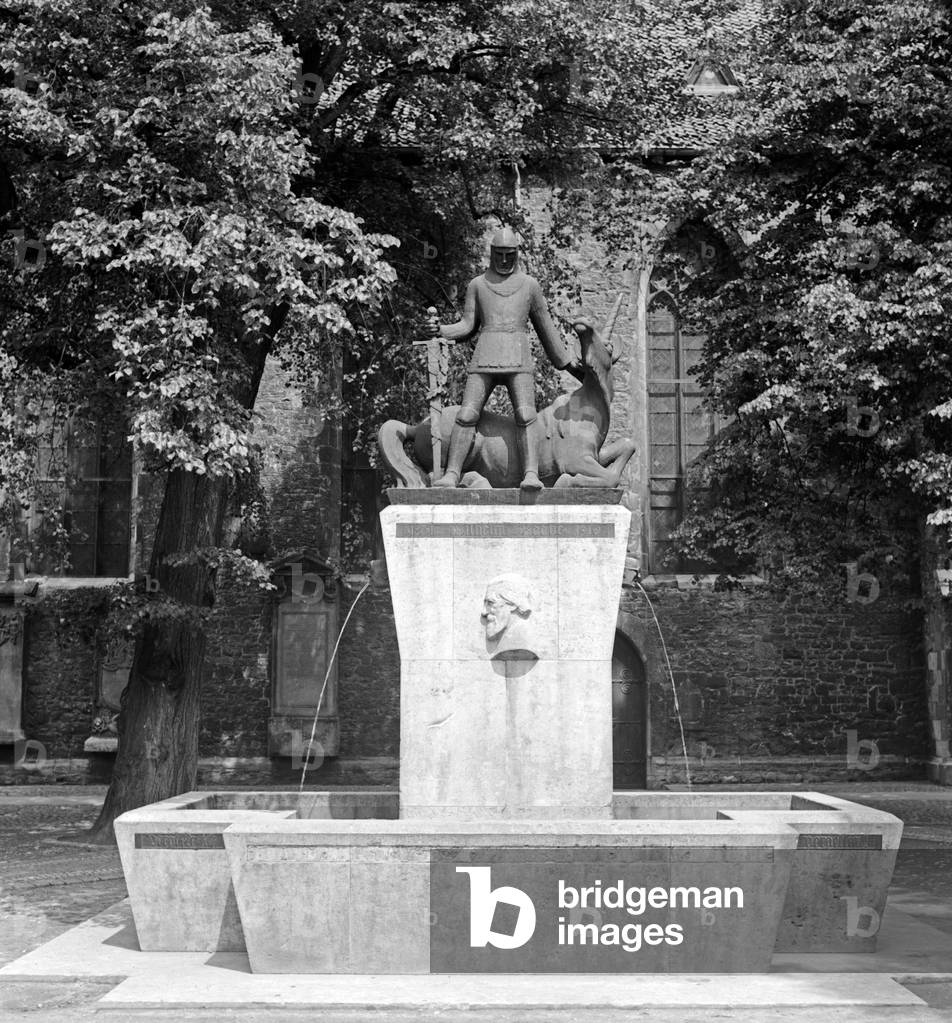 Fountain for the German poet and author Wilhelm Raabe at Braunschweig, Germany 1930s (b/w photo)