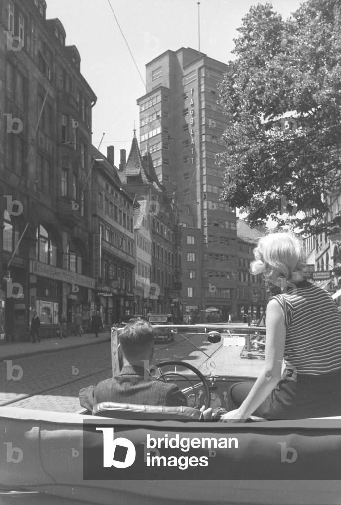 The Tagblatt-Turm (Daily Newspaper Tower) in Stuttgart, Germany 1930s (b/w photo)