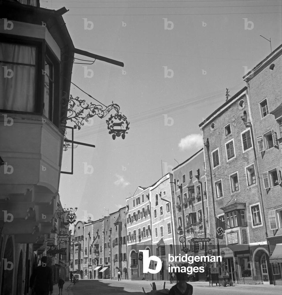 Typcial street scene of a small German town, Germany 1930s (b/w photo)
