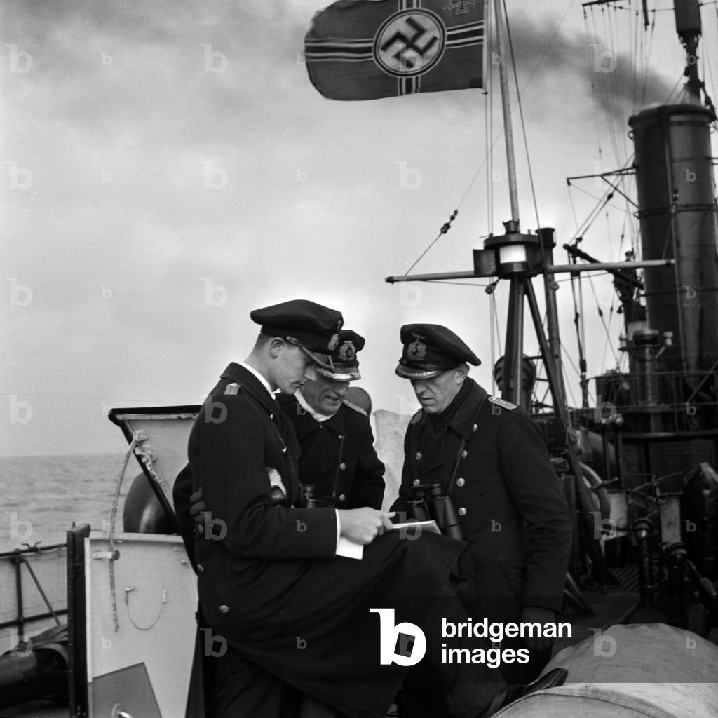 Officers of the 2nd minesweeper flotilla having a briefing while a field exercise, Germany 1930s (b/w photo)