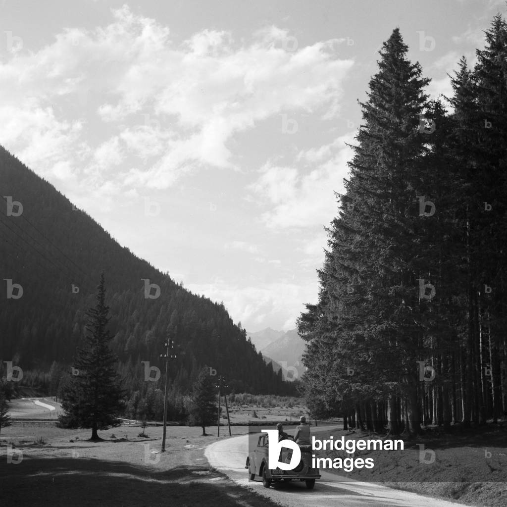 On the road in an Opel model Olympia, Germany 1930s (b/w photo)