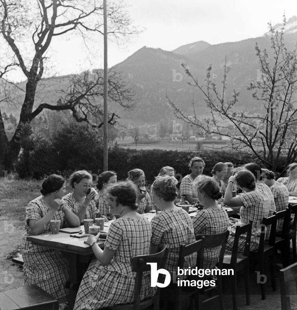 Breakfast in front of Hohenaschau castle at Frauenarbeitsdienst female workforce, Germany 1930s (b/w photo)