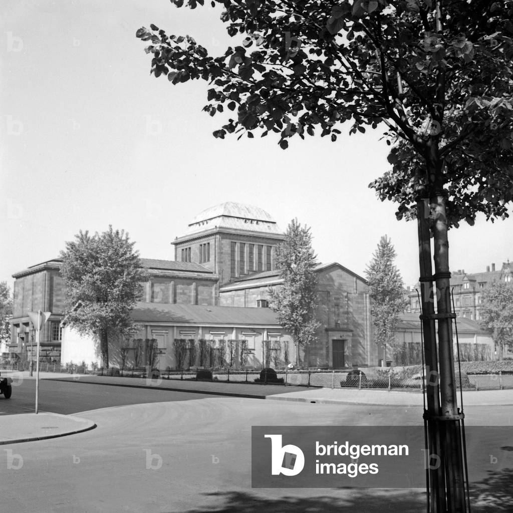 The Ludwigshafen museum, Germany 1930s (b/w photo)