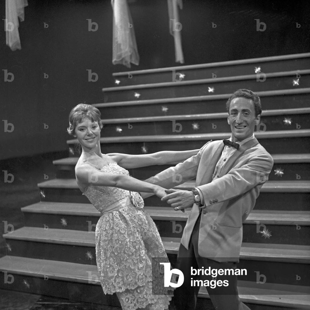 Singing duo performing at the NDR TV music show 