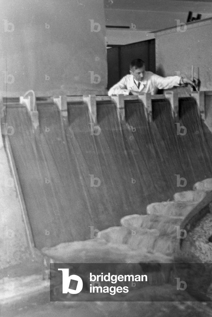 At the river engineering laboratory at Karlsruhe, Germany 1930s (b/w photo)